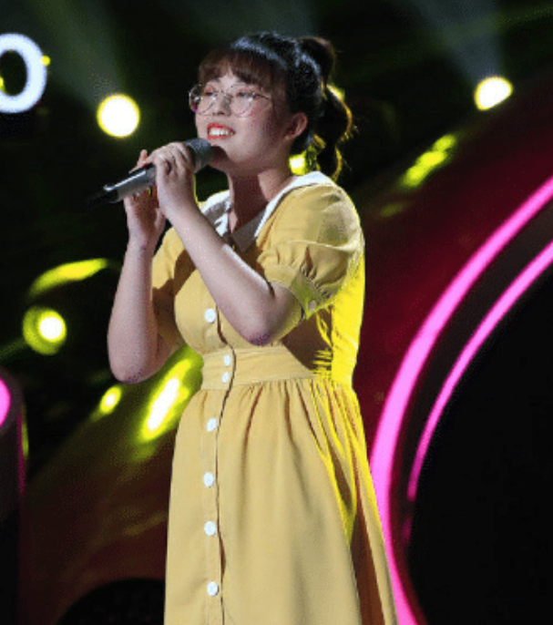 李荣浩▲好声音最惨冠军非她莫属，拿了冠军也没人关注，如今更是成了路人