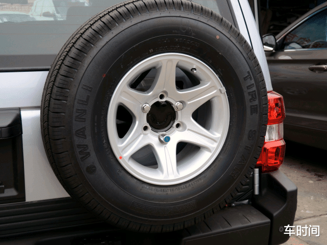 国产车|又一国产车倒下了!曾售价32万,军工品质媲美霸道,现跌至12万,卖不动