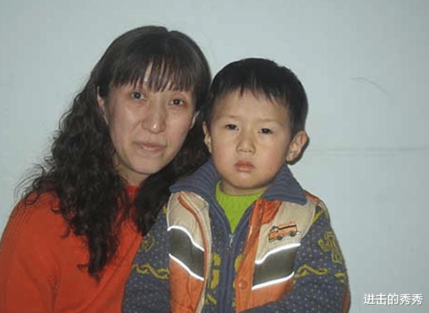 『赖亚文』女排五代元老赖亚文，与丈夫婚后不得不分居，儿子喊她叫阿姨