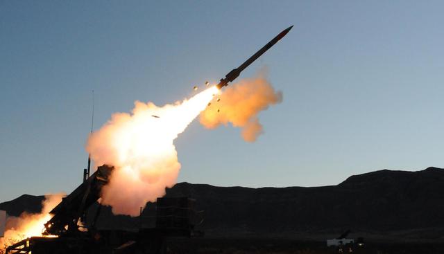 雷达▲还是出手了，美军突然开战，F-35穿越俄军S400导弹斩杀目标！