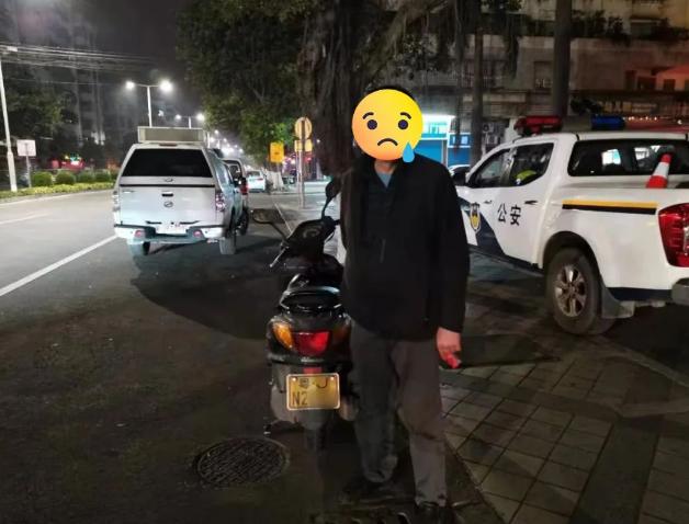 青海新闻联播 交警巡查时发现逆行小车，司机掏出一把百元大钞：大家都是兄弟
