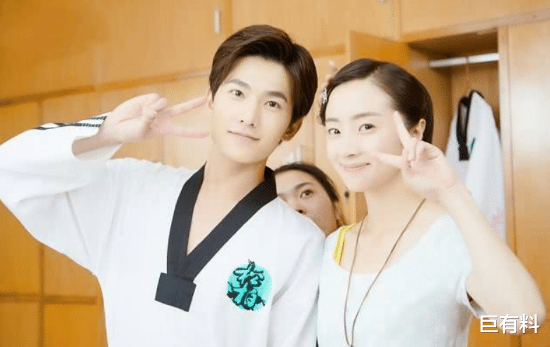 #娱乐圈#姐姐是靠智商吃饭,而妹妹却踏入娱乐圈,双胞胎姐妹花今差距明显