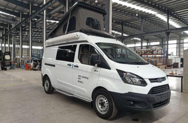 「房车」不到20万福特房车下线，内部全能配置丰富，堪比小公寓长5.4米