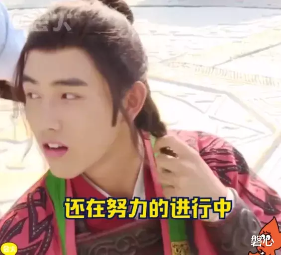 陈飞宇▲程潇给陈飞宇做发型，当看到最后“成品”，堪比真正的造型师了