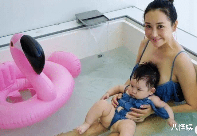 杜若溪|杜若溪产后2年瘦63斤开心分享经验，与女儿扎同款造型玩耍似姐妹