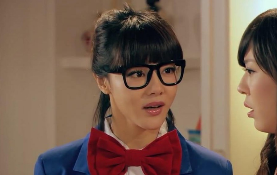 邓家佳:邓家佳18年前演的这部剧,看过的人不少,能认出她的人却不多!