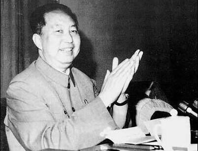 |华国锋每次去伟人纪念堂，都要三鞠躬后大喊一声，几十年未改变