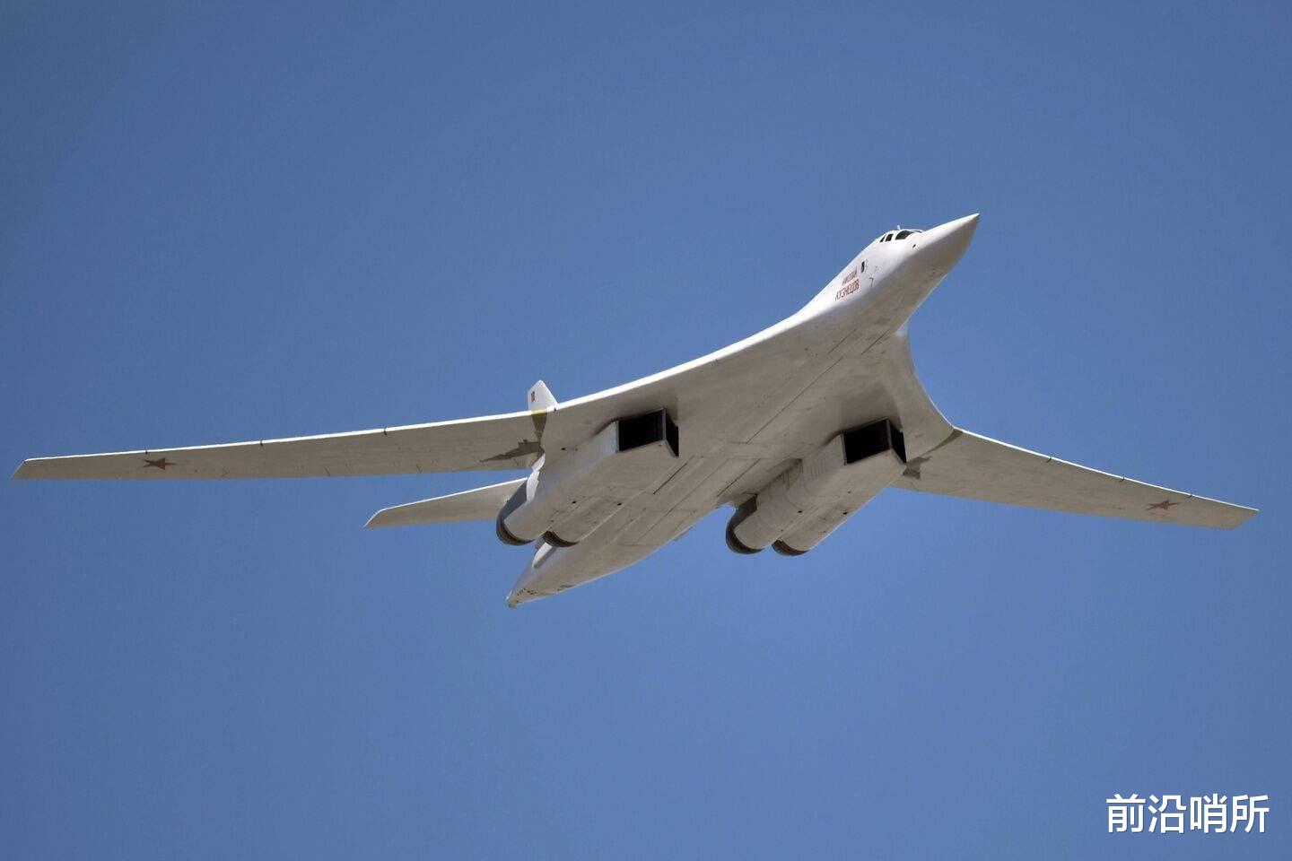 「图-160」F-35被羞辱后，美军又派出F-22接近图-160，美飞行员：令人恐惧！