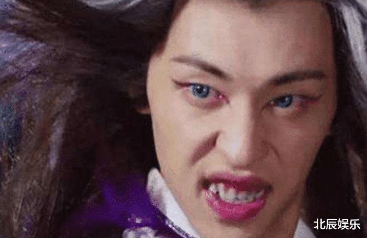 #邓伦#同是入魔黑化，肖战靠眼神，邓伦靠呲牙，唯独他仅靠一个转身！