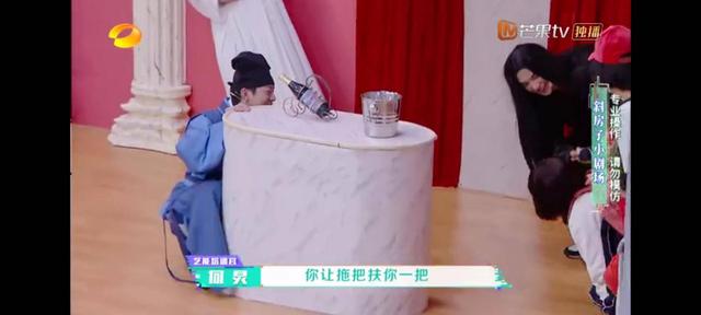 吴昕|吴昕红了有点飘，快本主持不走心，何炅提醒3次“恨铁不成钢”！