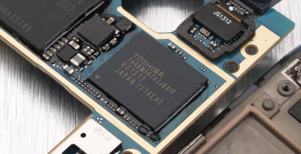 [骁龙865]唯一采用16GB的国产机，多维散热+骁龙865，5G手机中的性能猛将