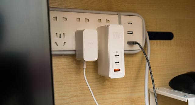 MacBook Pro|MacBook Pro 16寸笔记本该如何正确使用倍思120W氮化镓充电器