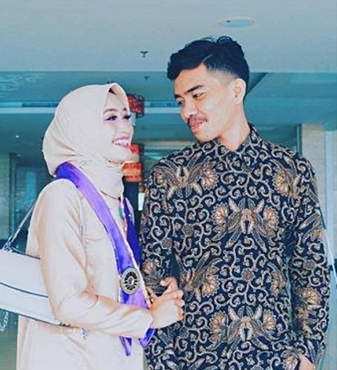 睹图|男子结婚不到2周出车祸身亡，24岁新婚妻子在尸体旁哭成泪人