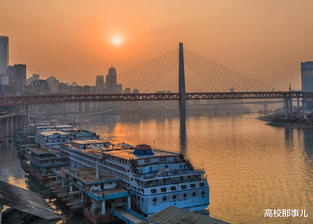 高考状元：他是高考状元，却因父母“私自改学籍”导致落榜，如今现状大反转