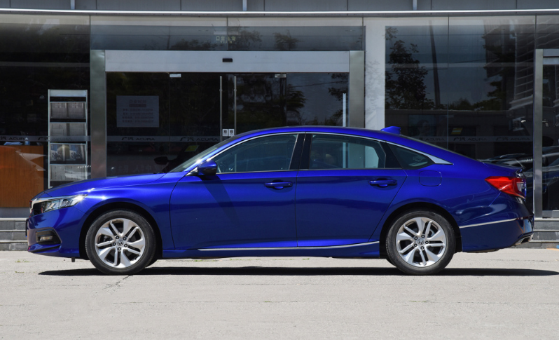 本田雅阁|B级销量王本田雅阁降至15.88万，省心省油又保值，成为老大有道理