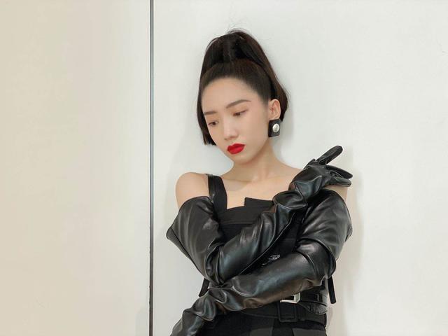 孟美岐|孟美岐渐渐变糊？正能量人设崩塌，粉丝还想拉杨超越“下水”