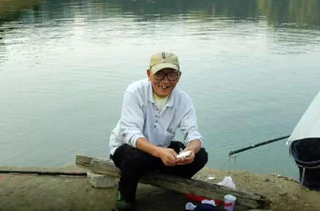 []不打牌，不跳舞，我的父亲是个钓鱼迷