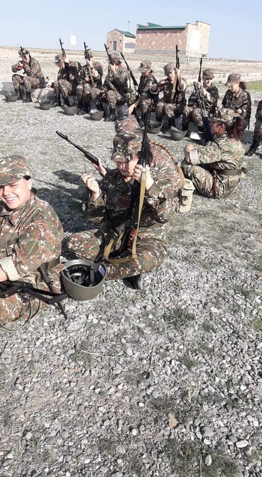 亞美尼亞女兵訓練畫面曝光：手持長槍 面露微笑（圖）-圖4