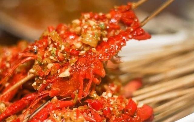龙虾|泰国人到中国吃龙虾，吃完两盆丢下50块钱就走，老板：你想干嘛？