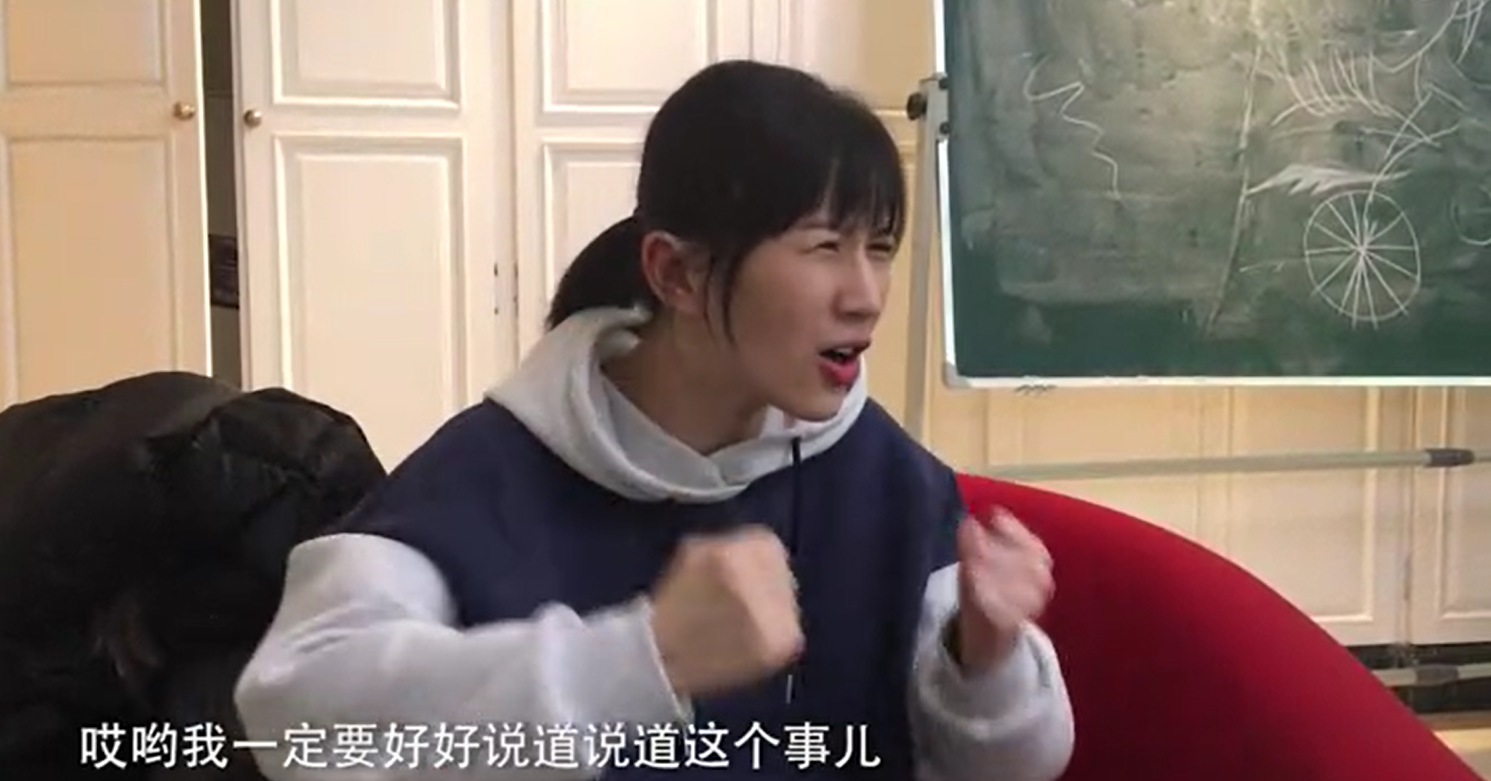 李佳琦：李佳琦直播开黄腔杨幂装不懂；papi酱：别把没素质当幽默