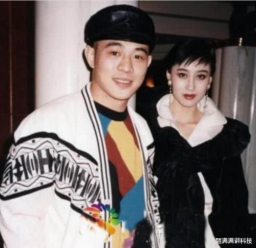 「李连杰」李连杰两任妻子：57岁黄秋燕和56岁利智，二人对比差距明显，网友：亏了