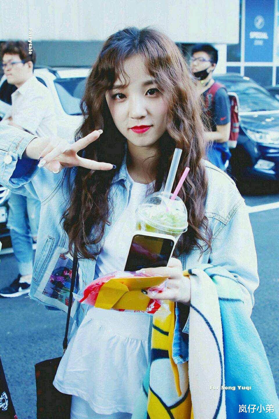 奔跑吧兄弟|《跑男》录制最后一期,全员水手服造型亮相,这两人遭节目组溜粉!