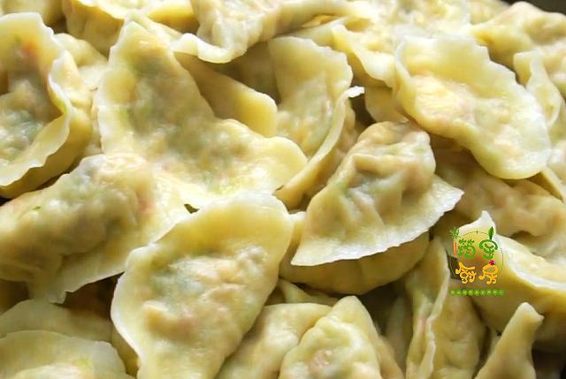饺子|入秋后，这种饺子特好吃，皮薄馅鲜，好吃顶饱，怎么吃也不腻
