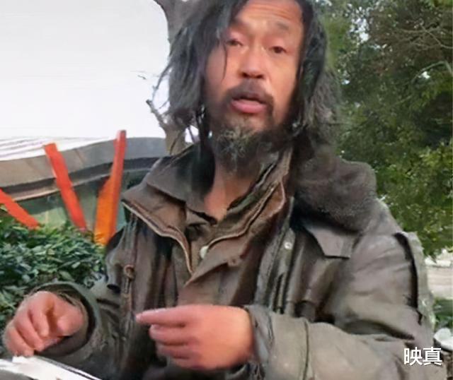 映真|放着公务员不干，喜欢四处流浪捡破烂儿，爆红过后，如今生活依旧