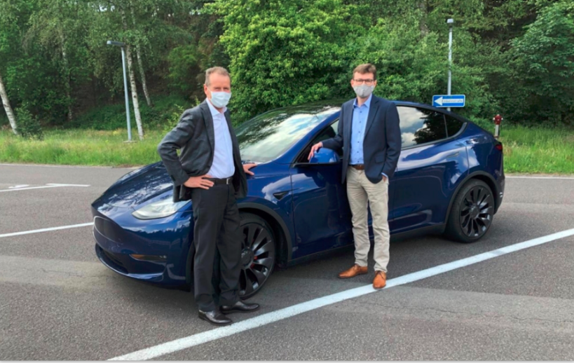 智能手机|大众CEO试驾完特斯拉Model Y ，偷偷拿起了皮尺....