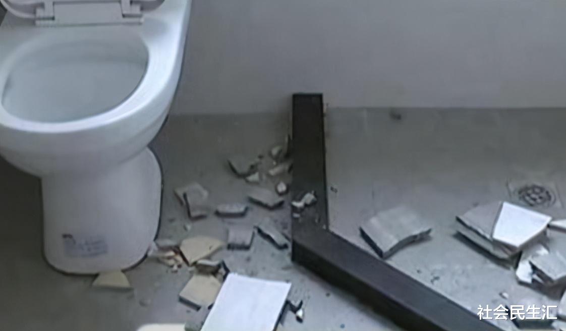 聚会|男子和3个女孩在家聚会，卫生间瓷砖却掉了，装修公司：震动导致