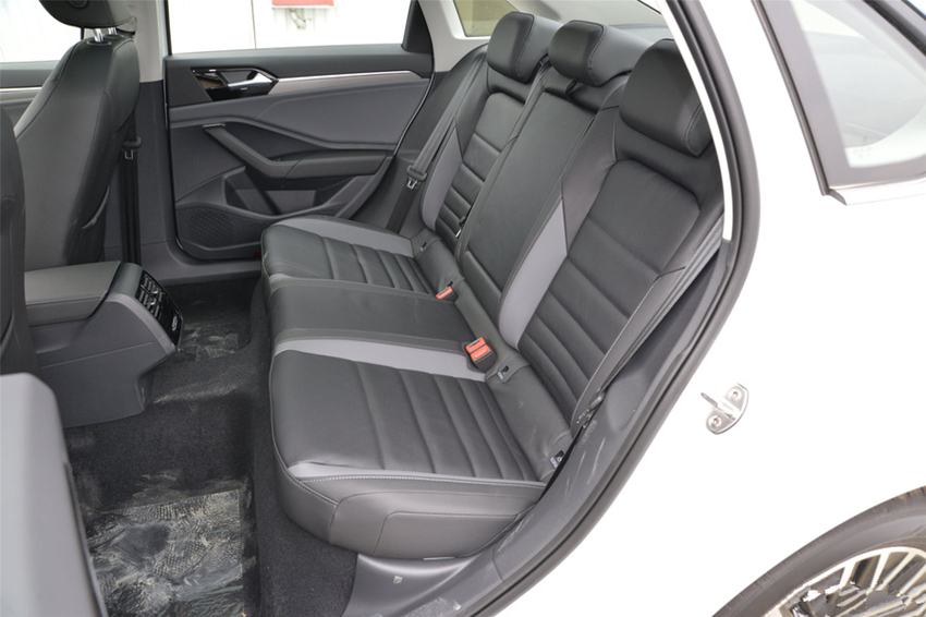 『大众汽车』大众终于放下尊严！16万跌到12.8万，30天卖20231辆，要啥雅阁