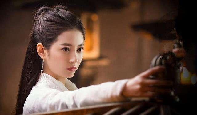 陈钰琪|陈钰琪《镜双城》造型曝光串戏多个角色，原谅我再也忍不下去了