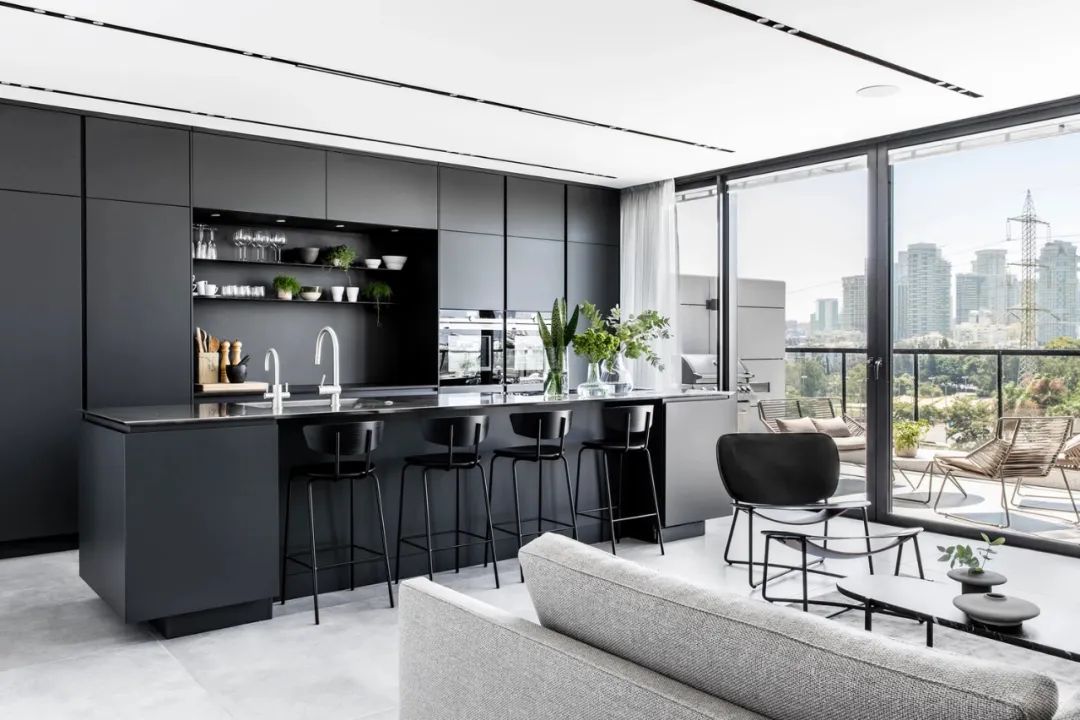 「」经典黑白+时尚跳色，时尚家居空间，看设计师如何玩出高级感！