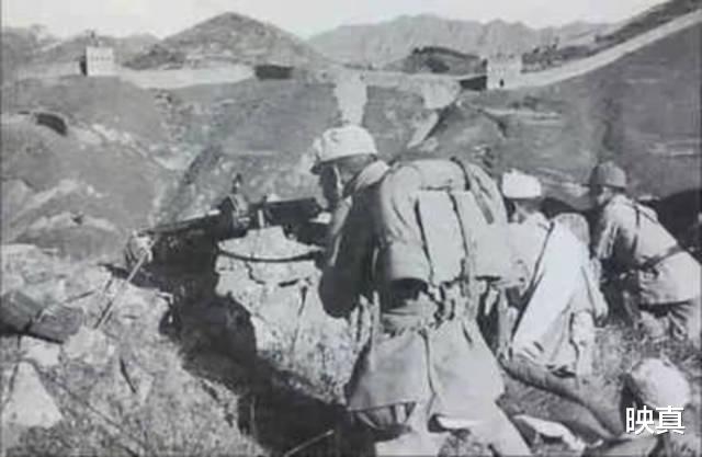 「罂粟」104岁老人去世，子女整理遗物时发现多枚勋章，才知父亲真正身份