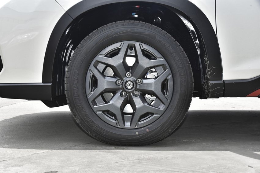 『斯巴鲁森林人』坚持纯进口入华,开10年就只换轮胎!比奥迪Q5野性,全系四驱不足21万