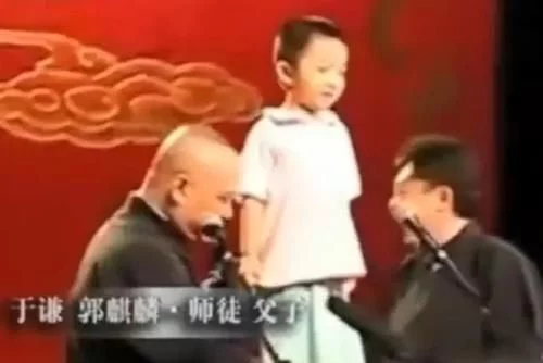 于谦@他37岁当爹，儿子却6个月拜师郭德纲，未来不可限量