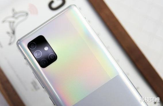 三星Galaxy|从3399元跌至2899元，3200万+6400万，网友：价格还是太高了！