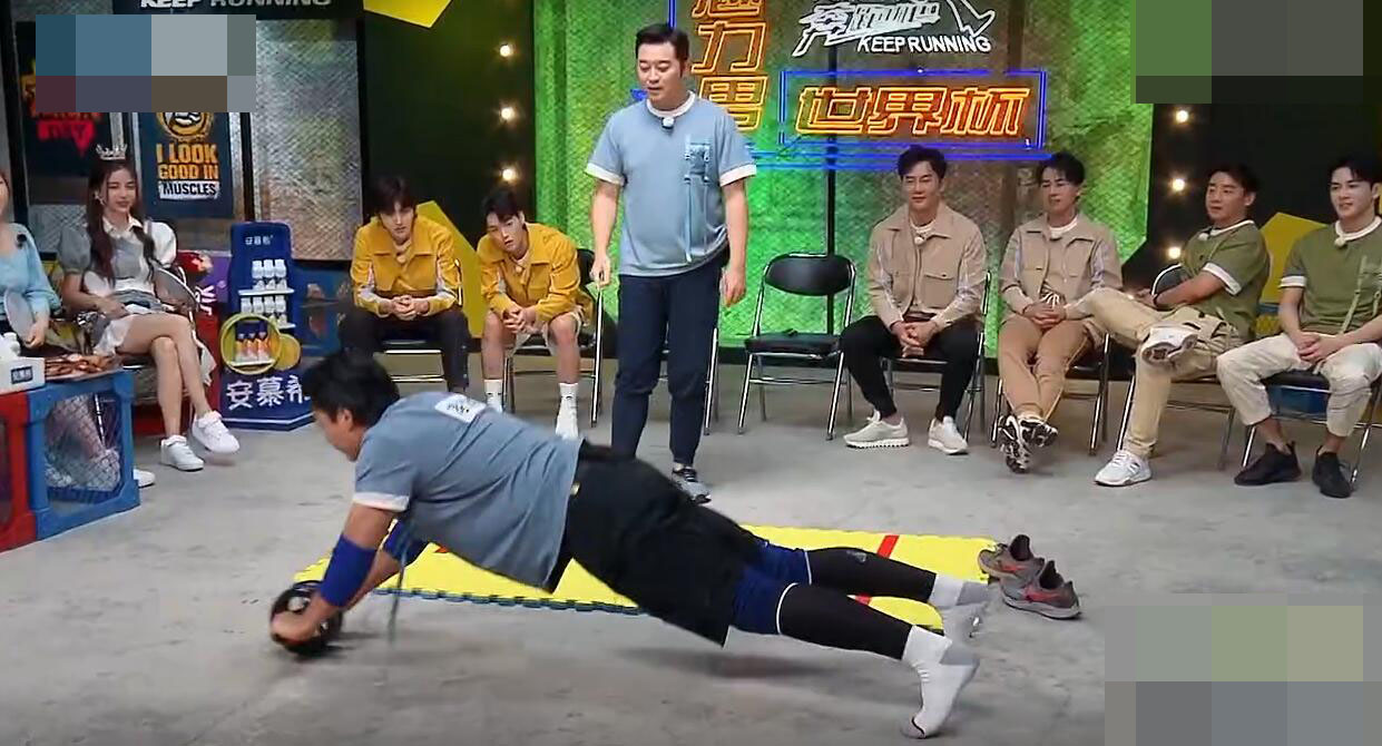 郑恺|《奔跑吧》蔡徐坤郑恺撕名牌场面火爆，胜负已分后聊天火药味十足