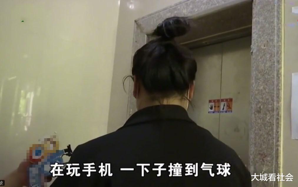 标题党：结婚在电梯门口挂气球，女子说句吓死人，新郎母亲和她闹到派出所