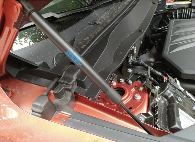 哈弗|实拍哈弗大狗：承载式车身，通过性却很高，内饰科幻