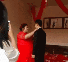 |大哥去野外钓鱼，钓上来后当场就给烤了吃了，祝大哥平安吧！