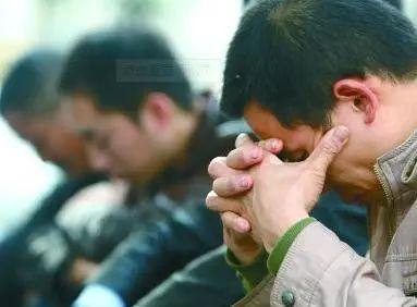 [胃癌]36岁男子，胃癌晚期离世，医生遗憾：2件事做的太频繁了