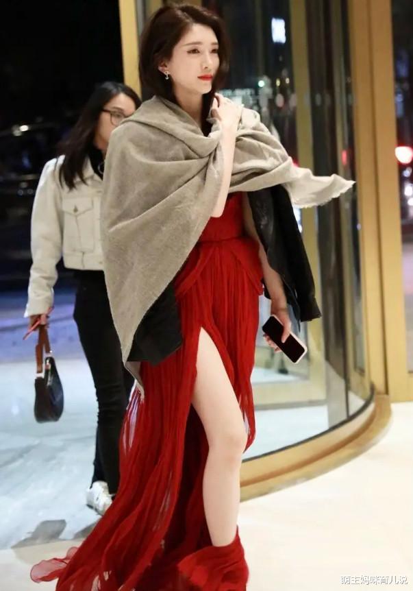 江疏影|江疏影“下班照”被疯传，看清她生图下的身材，这也太真实了