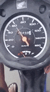 |搞笑GIF：你永远不知道，女生为了减肥对自己有多狠！