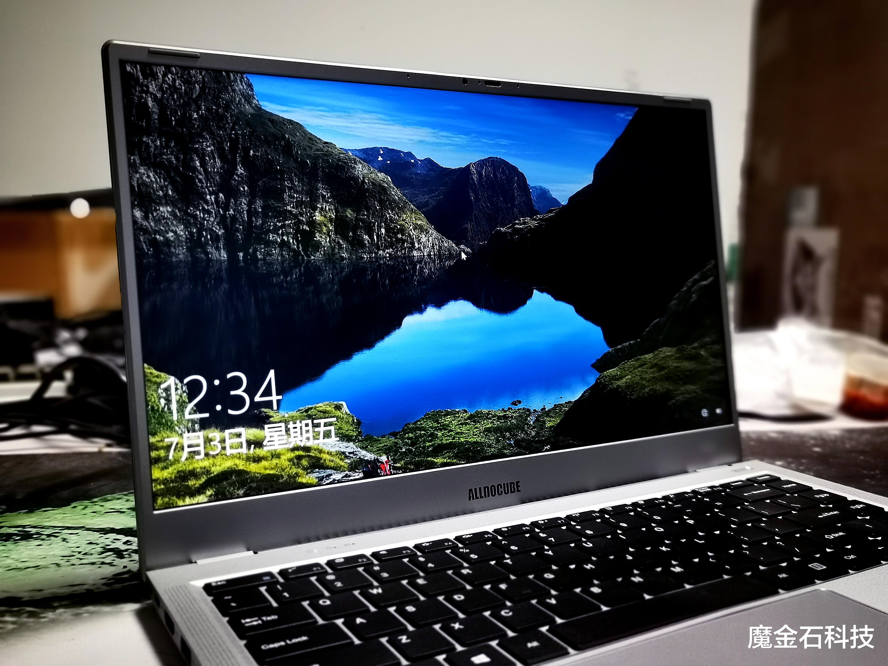 酷比魔方|2999元买i7处理器+独立显卡，酷比魔方i7Book评测