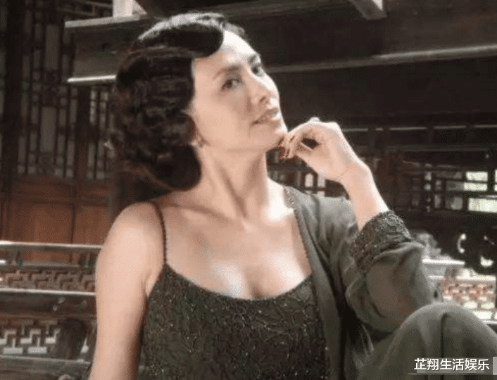 「倚天屠龙记」还记得《倚天屠龙记》里的“小昭”吗？如今年过半百依然风韵犹存