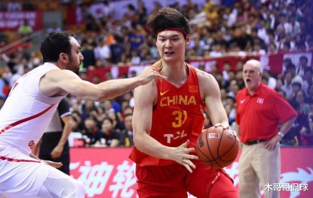 王哲林|35分14板，姚明笑了，中国男篮可以交给同为NBA新秀的王哲林了