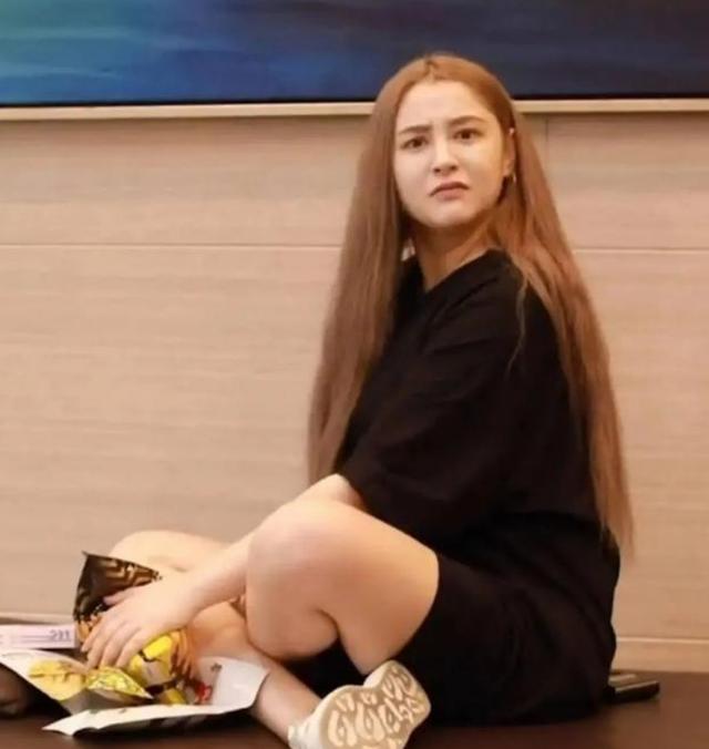 李心艾|周杰伦相中的混血美人李心艾，因长胖上热搜，前后差距太大！