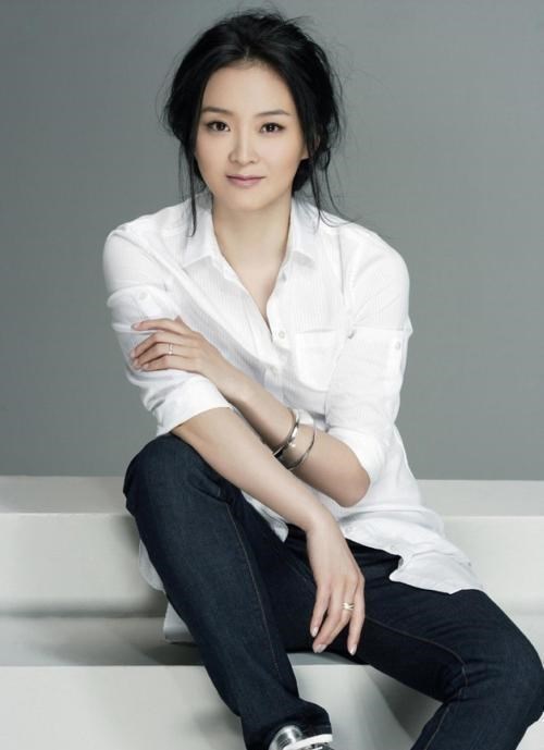 王艳|住5亿豪宅，欠下千万赌债，44岁复出的她，会成为下一个刘涛吗？