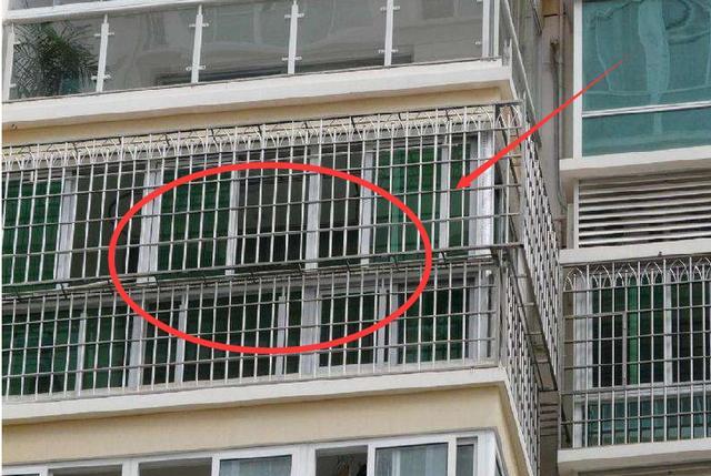 @阳台还装这种防盗网？早过时了，现在流行这样装安全又美观！